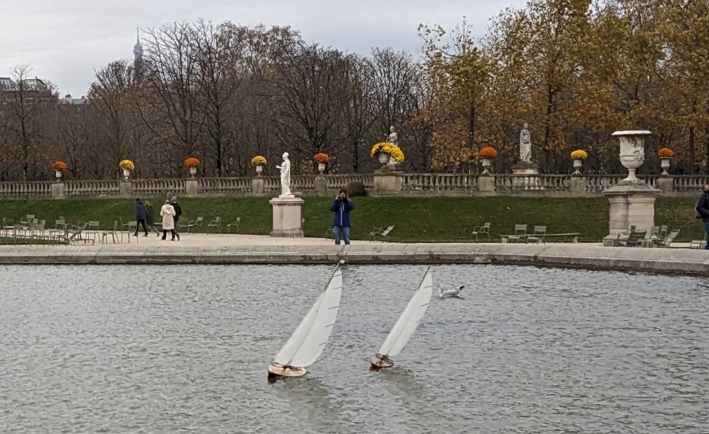 club nautique du luco jardin du Luxembourg Paris pond boat