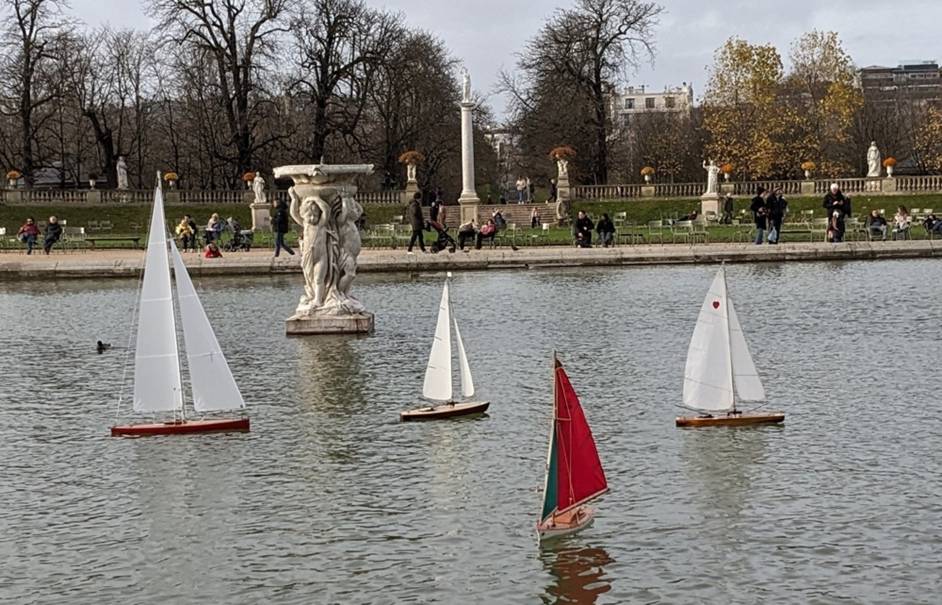 club nautique du luco jardin du Luxembourg Paris pond boat