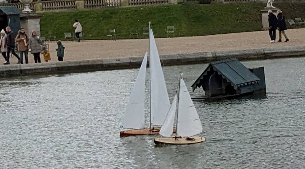club nautique du luco jardin du Luxembourg Paris pond boat
