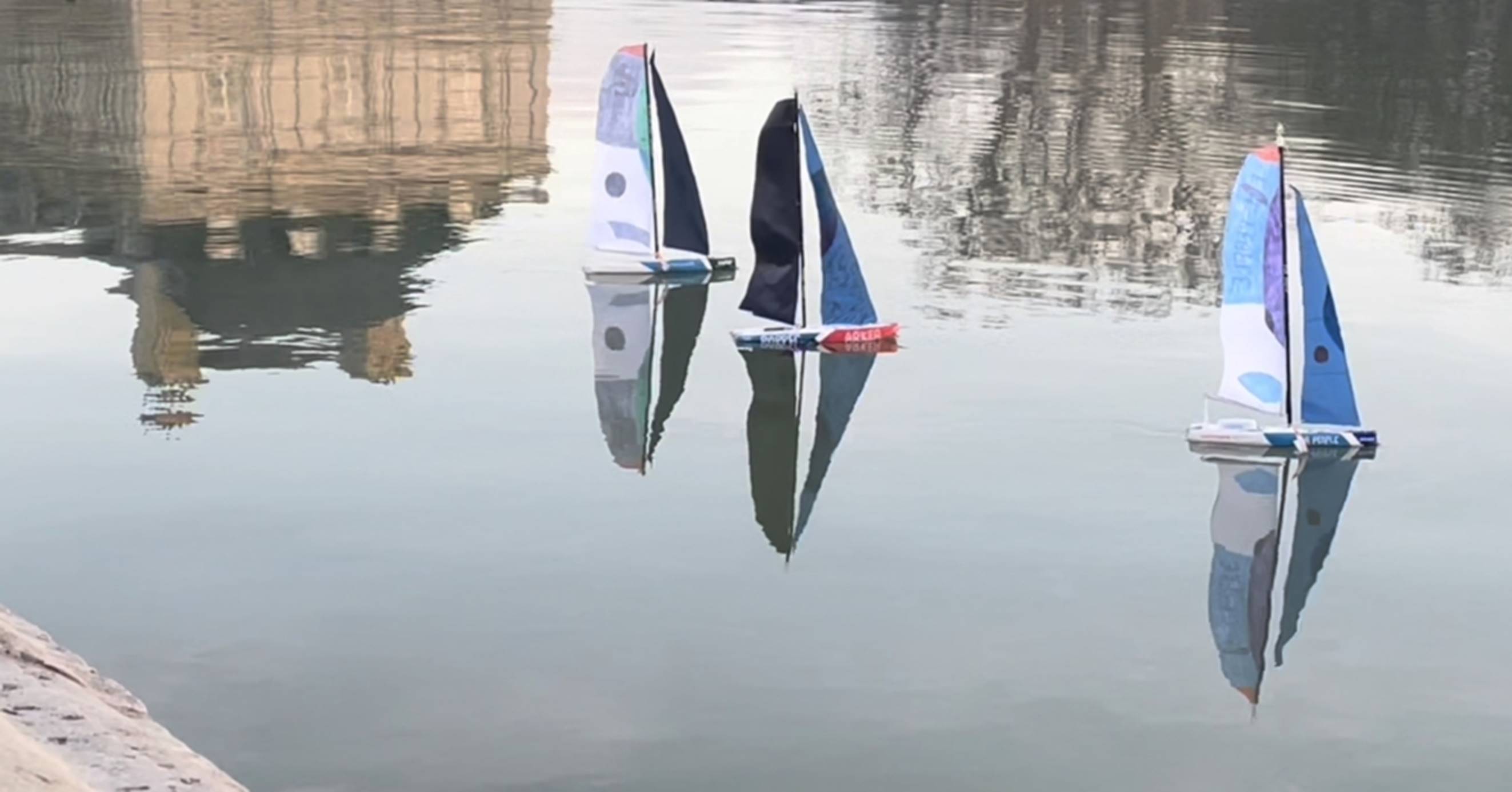 club nautique du luco jardin du Luxembourg Paris pond boat
