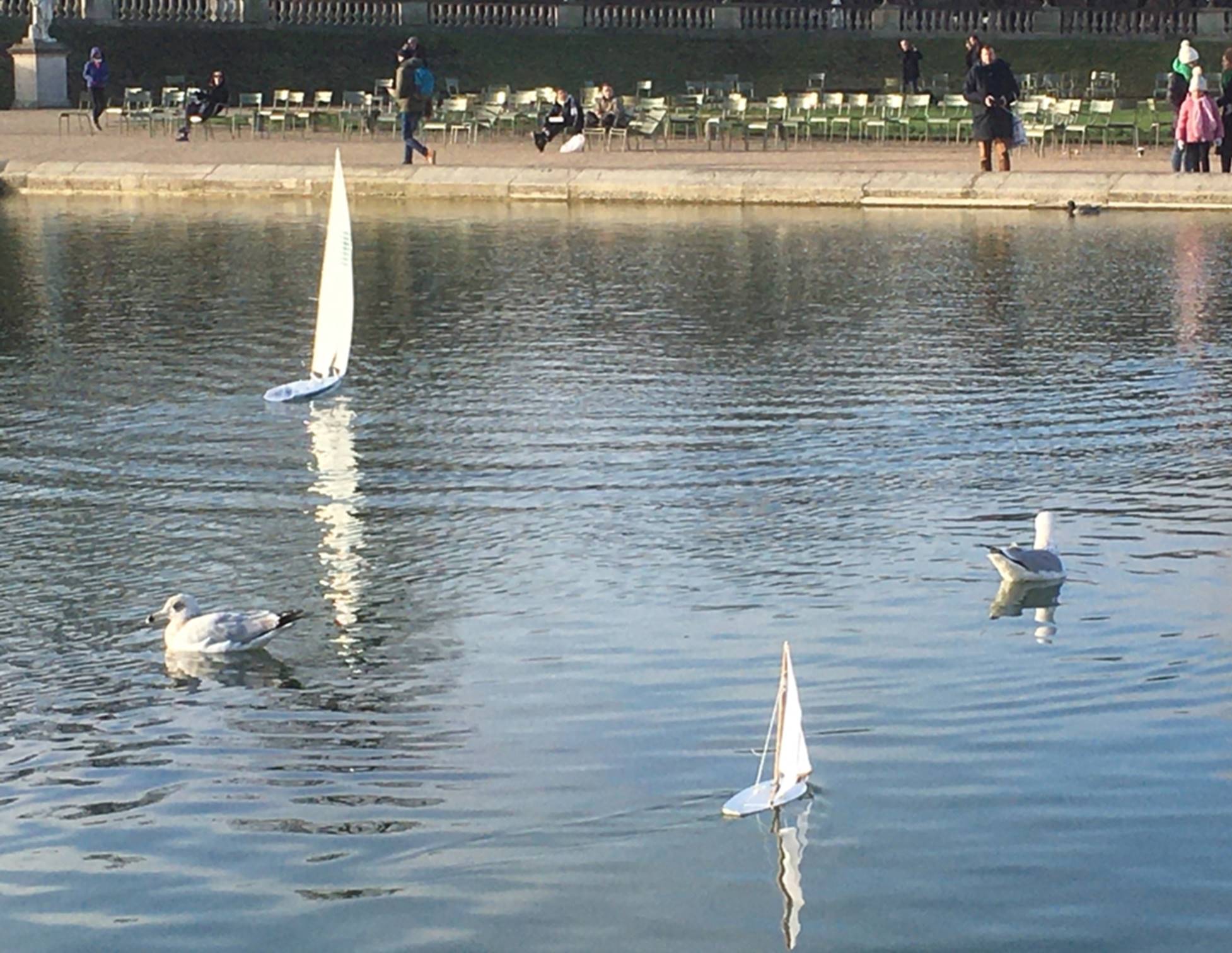 club nautique du luco jardin du Luxembourg Paris pond boat