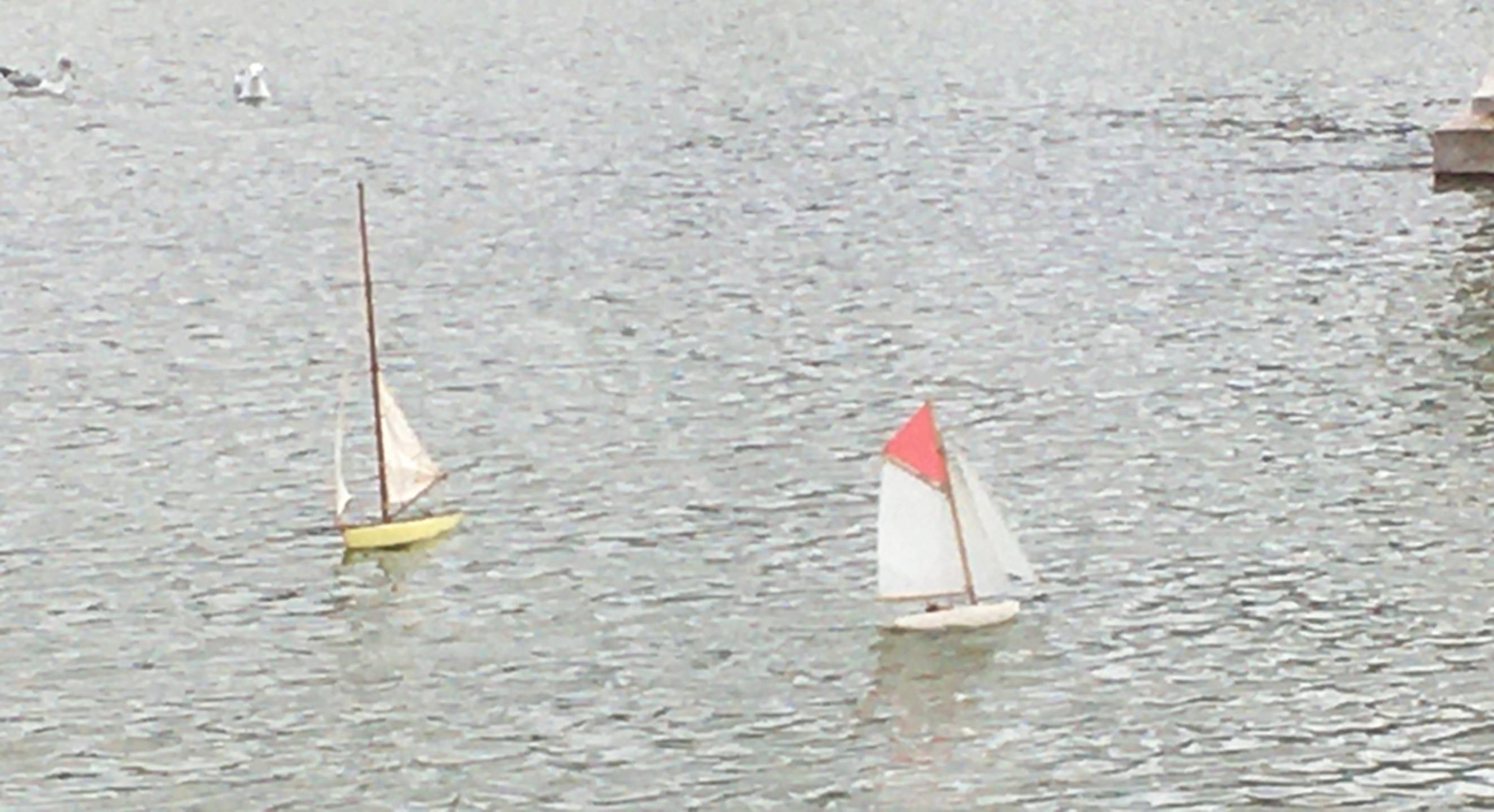club nautique du luco jardin du Luxembourg Paris pond boat