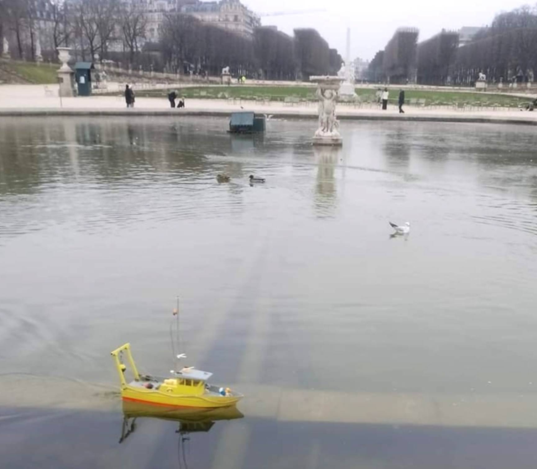club nautique du luco jardin du Luxembourg Paris pond boat