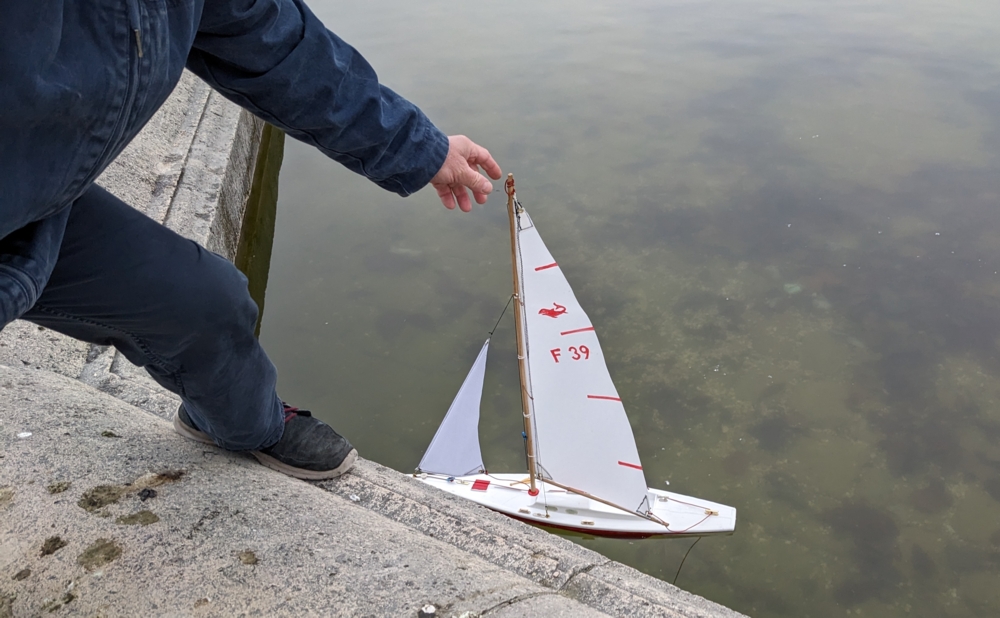 club nautique du luco jardin du Luxembourg Paris pond boat