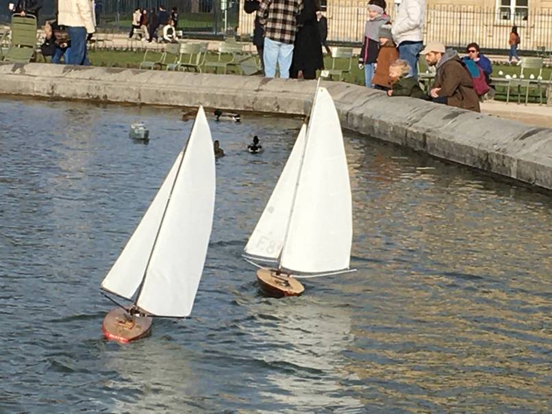 club nautique du luco jardin du Luxembourg Paris pond boat