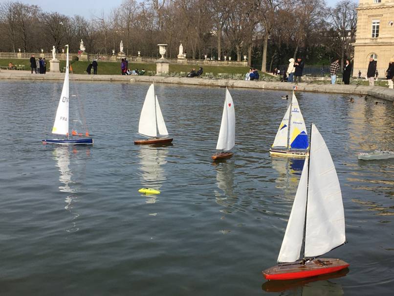 club nautique du luco jardin du Luxembourg Paris pond boat