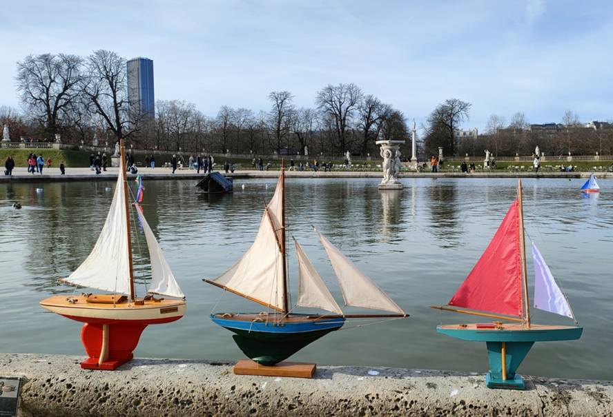 club nautique du luco jardin du Luxembourg Paris pond boat