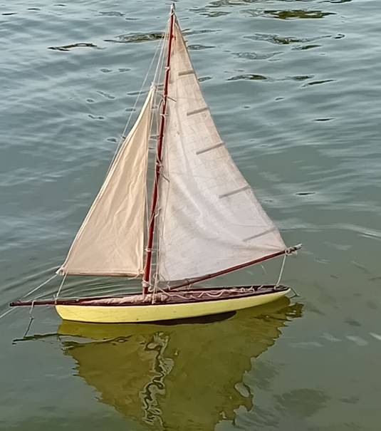 club nautique du luco jardin du Luxembourg Paris pond boat