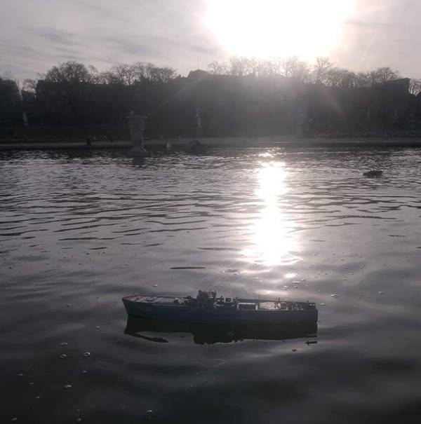 club nautique du luco jardin du Luxembourg Paris pond boat