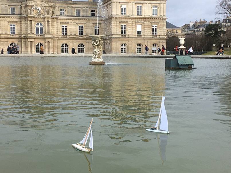club nautique du luco jardin du Luxembourg Paris pond boat