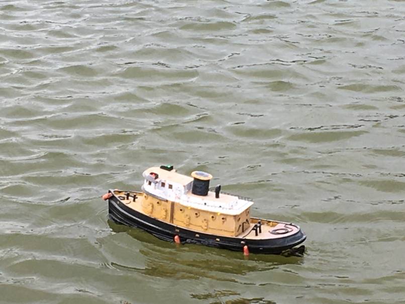 club nautique du luco jardin du Luxembourg Paris pond boat