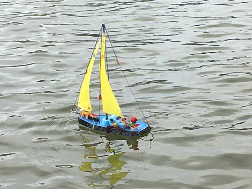 club nautique du luco jardin du Luxembourg Paris pond boat