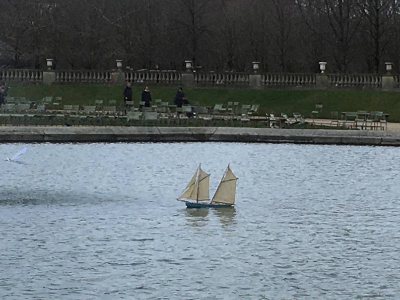 club nautique du luco jardin du Luxembourg Paris pond boat