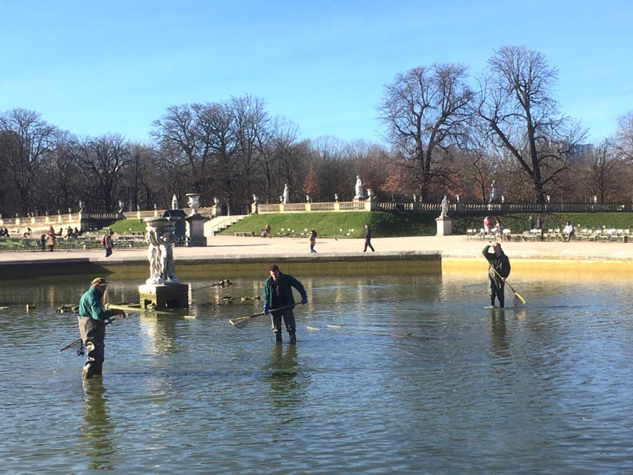 club nautique du luco jardin du Luxembourg Paris pond boat