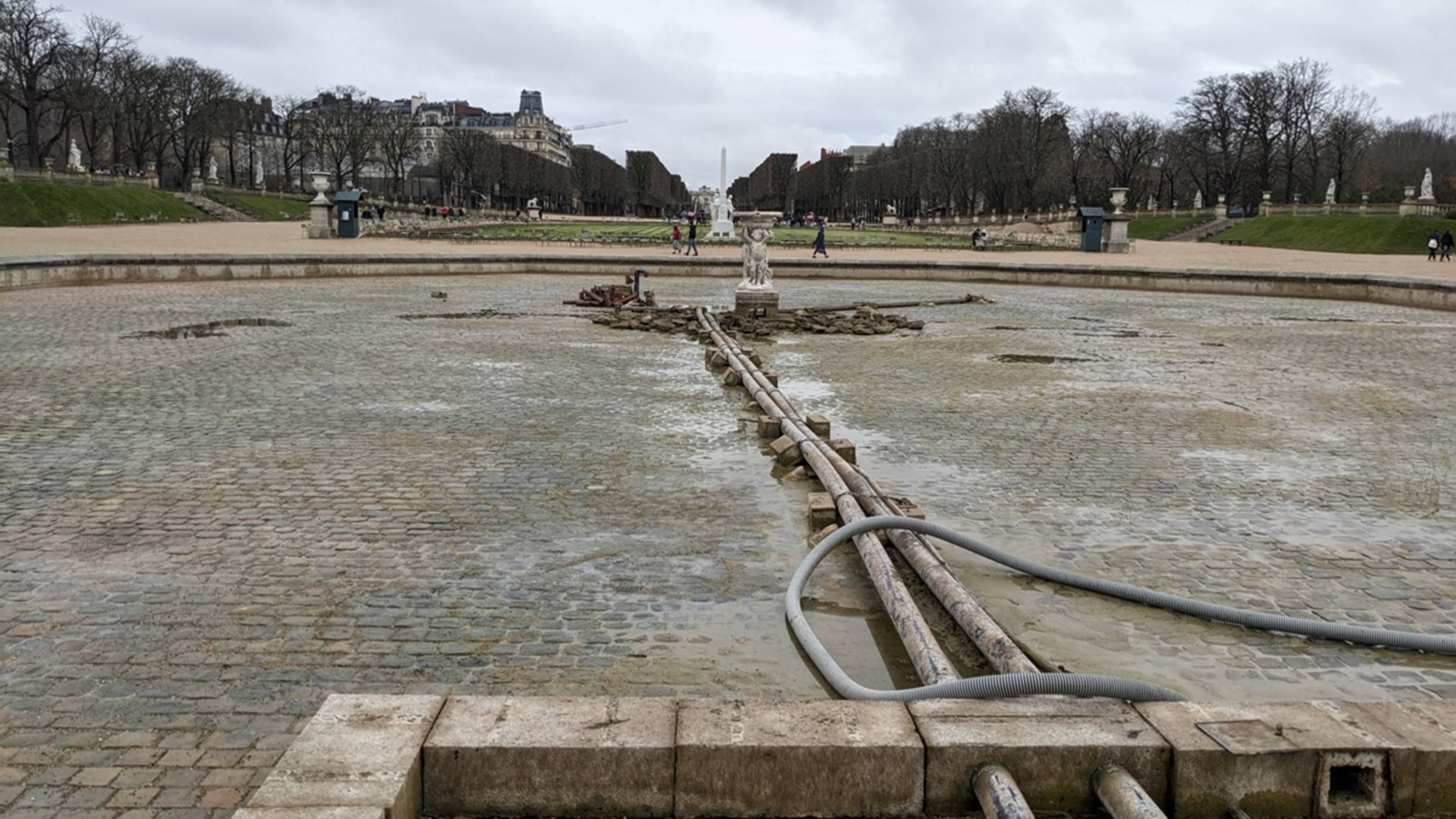 club nautique du luco jardin du Luxembourg Paris pond boat