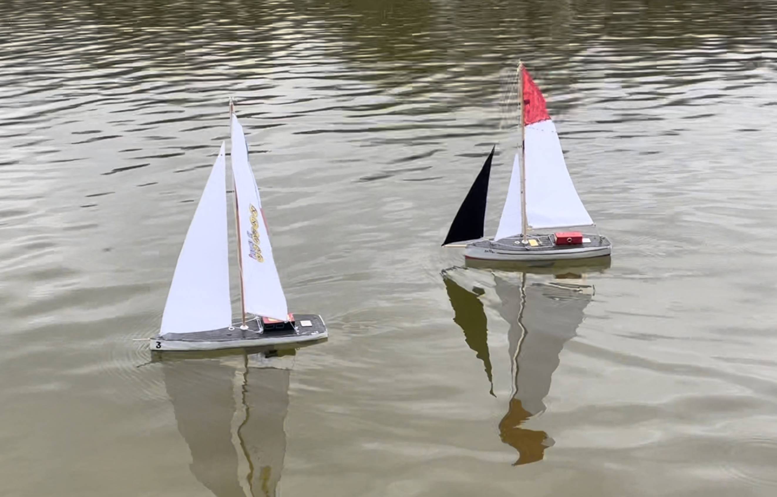 club nautique du luco jardin du Luxembourg Paris pond boat