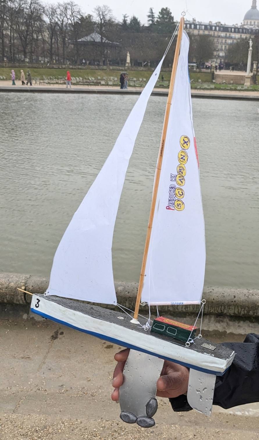 club nautique du luco jardin du Luxembourg Paris pond boat
