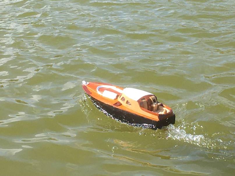 club nautique du luco jardin du Luxembourg Paris pond boat