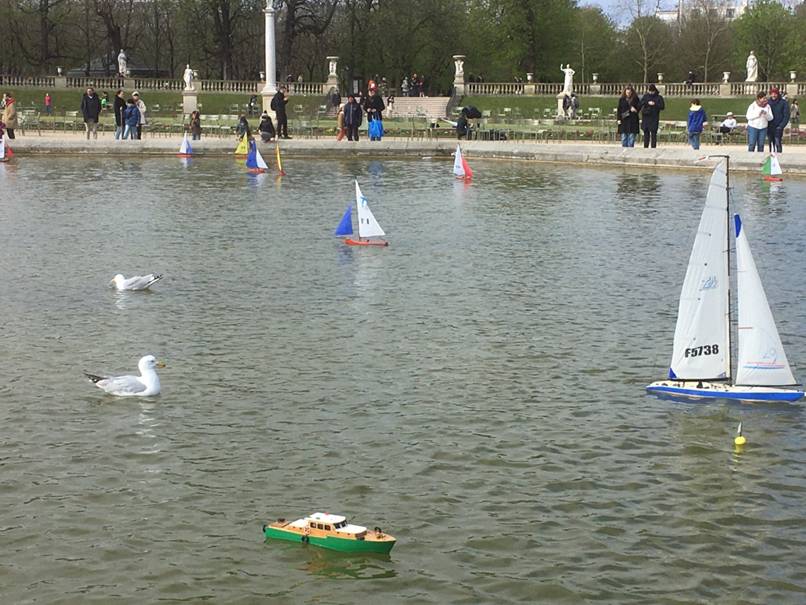 club nautique du luco jardin du Luxembourg Paris pond boat