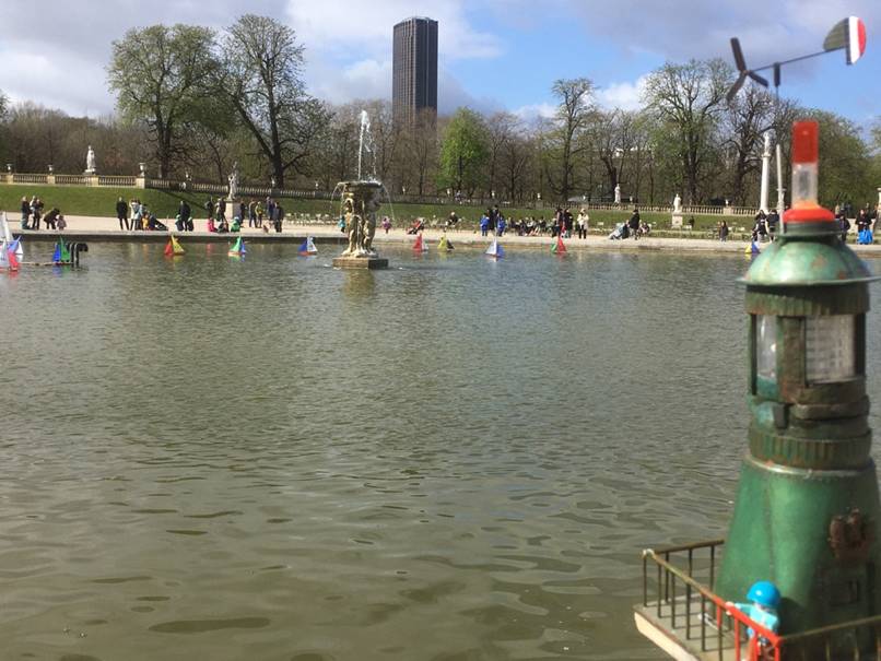 club nautique du luco jardin du Luxembourg Paris pond boat
