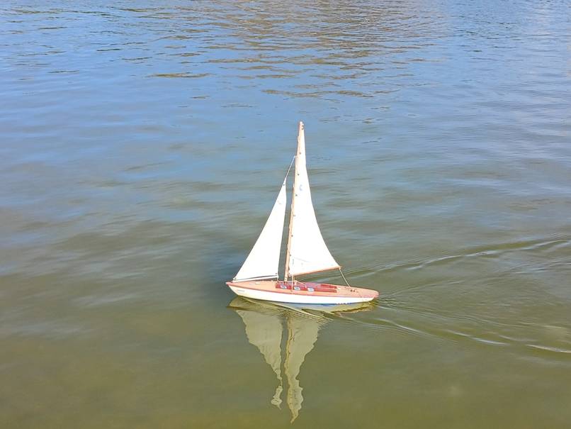 club nautique du luco jardin du Luxembourg Paris pond boat