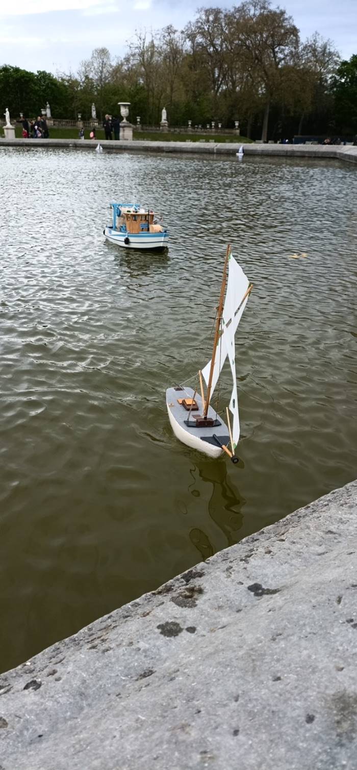 club nautique du luco jardin du Luxembourg Paris pond boat
