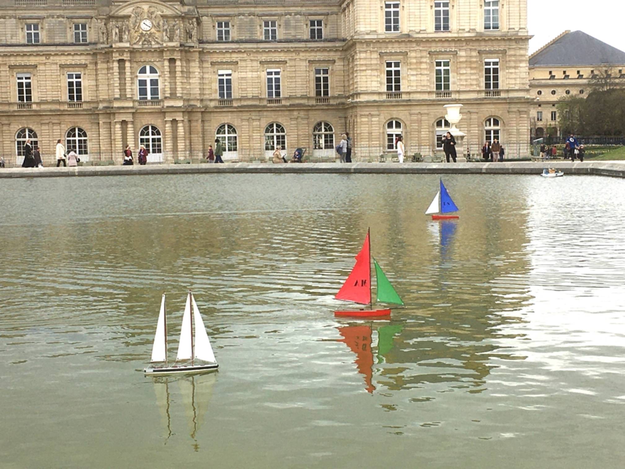 club nautique du luco jardin du Luxembourg Paris pond boat