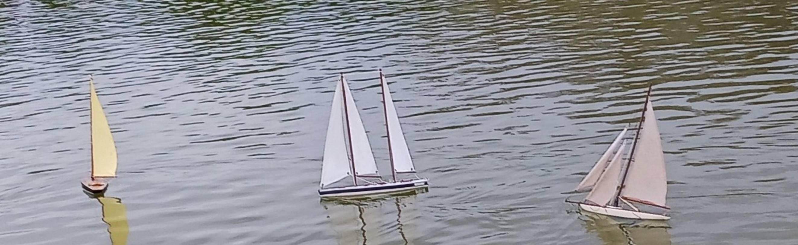 club nautique du luco jardin du Luxembourg Paris pond boat