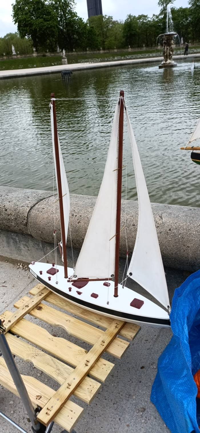club nautique du luco jardin du Luxembourg Paris pond boat