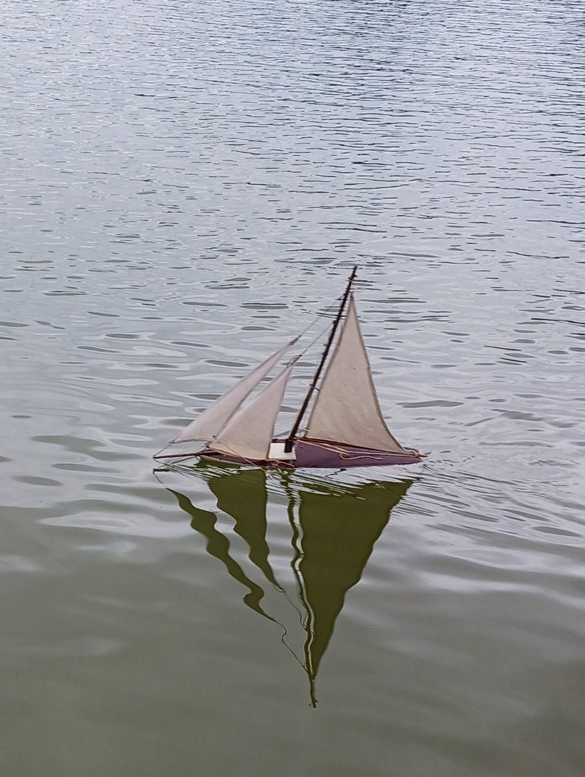 club nautique du luco jardin du Luxembourg Paris pond boat