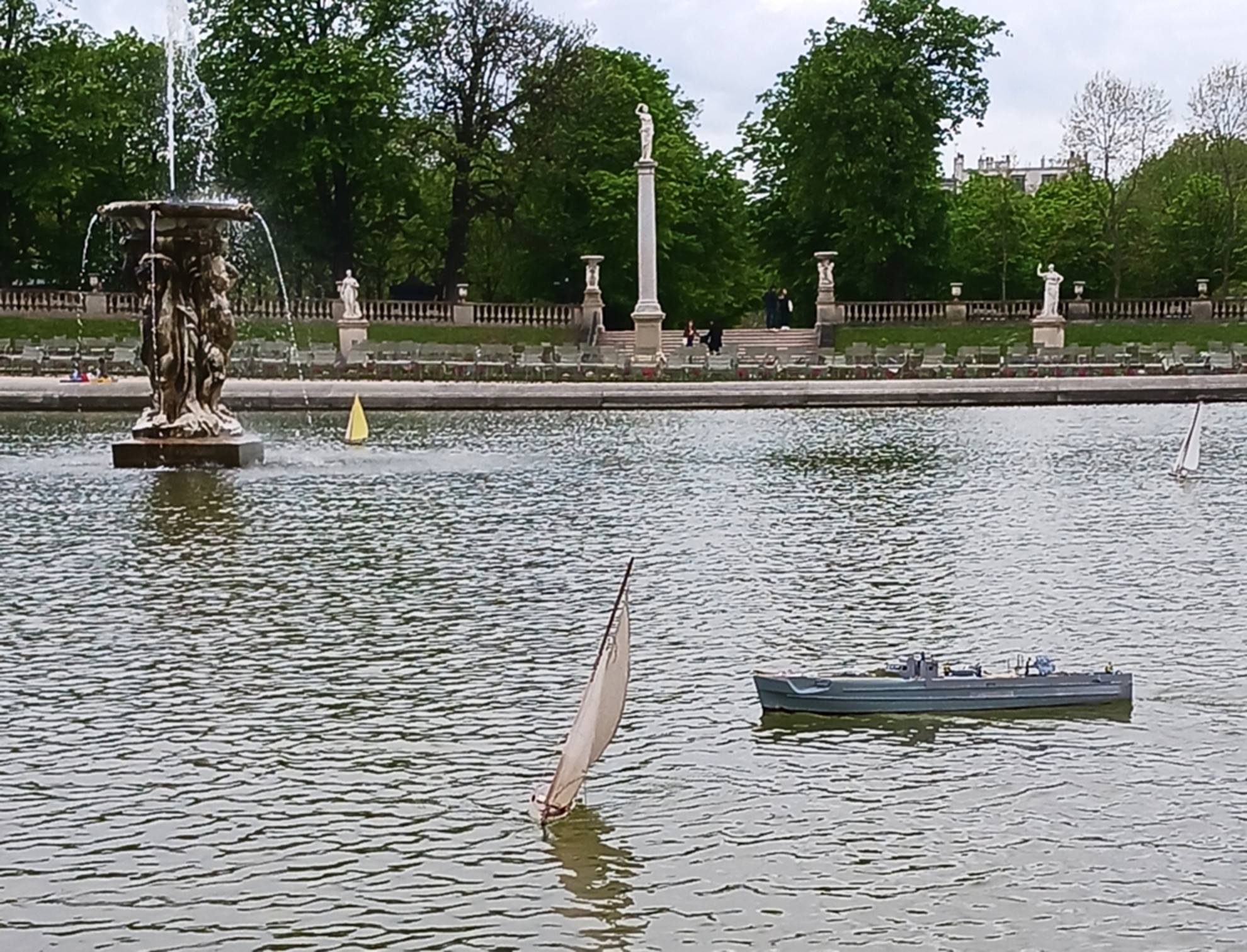 club nautique du luco jardin du Luxembourg Paris pond boat