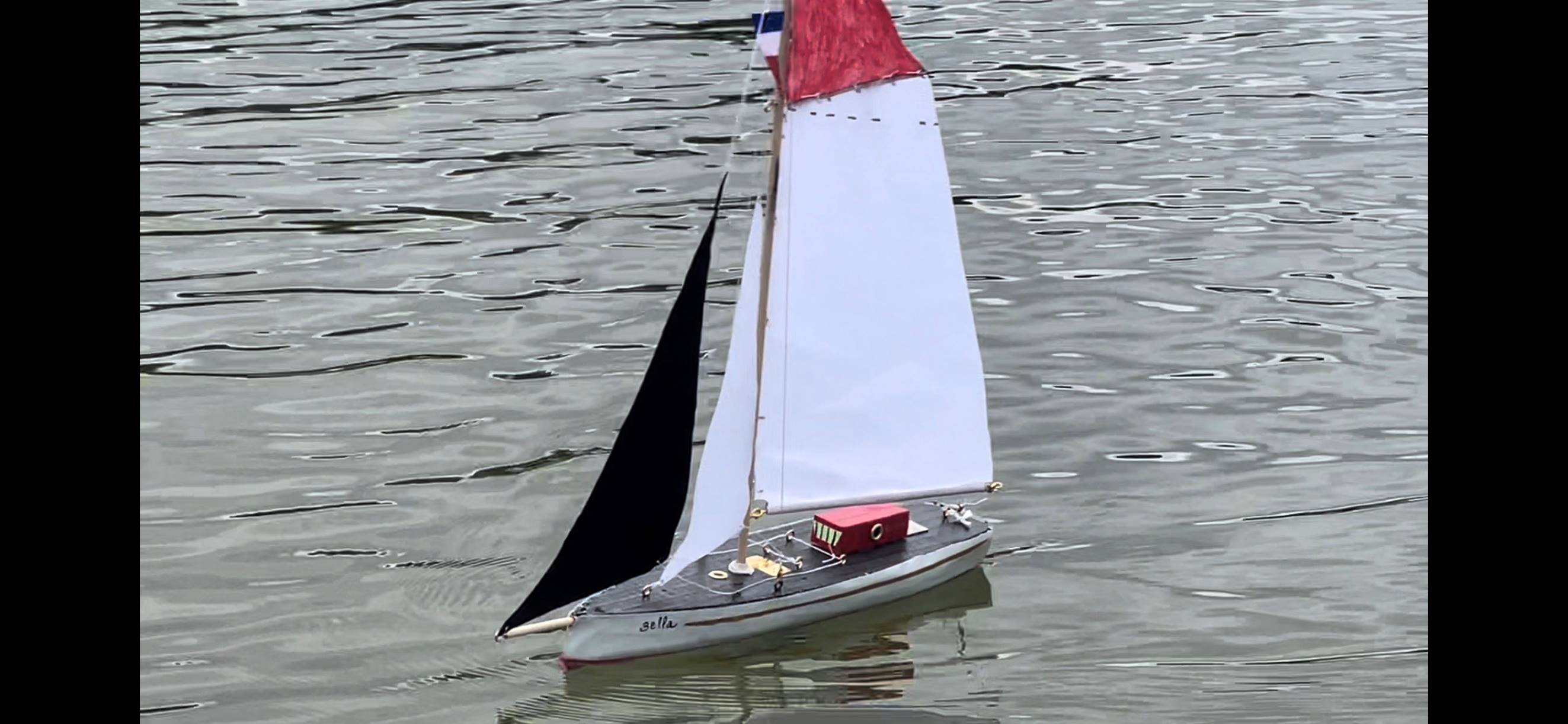 club nautique du luco jardin du Luxembourg Paris pond boat