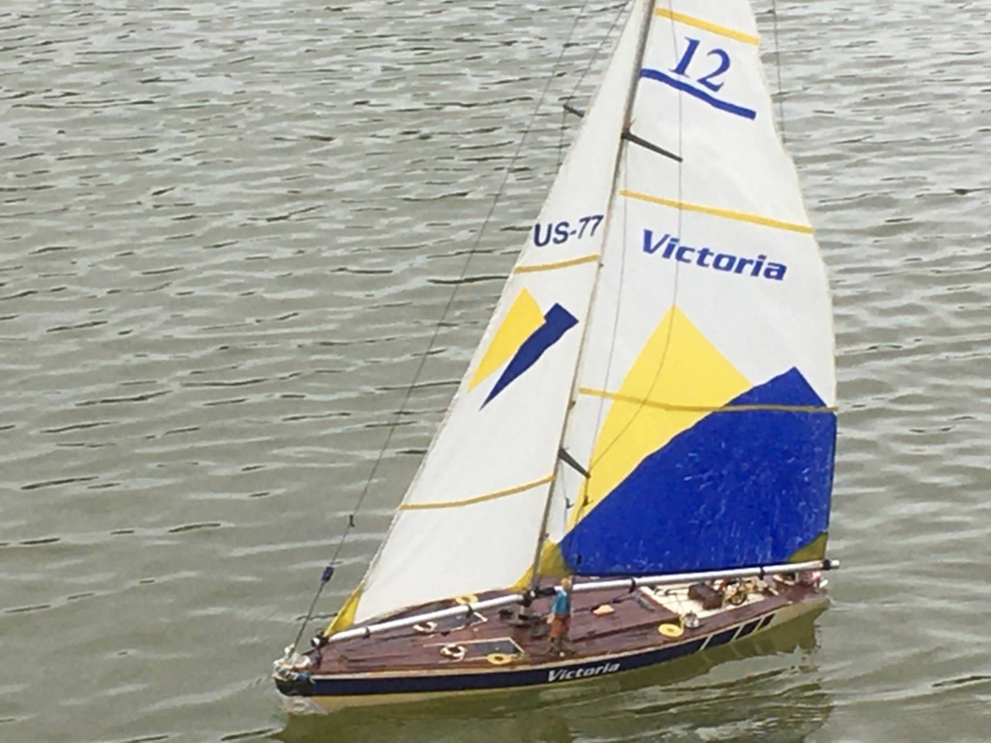 club nautique du luco jardin du Luxembourg Paris pond boat