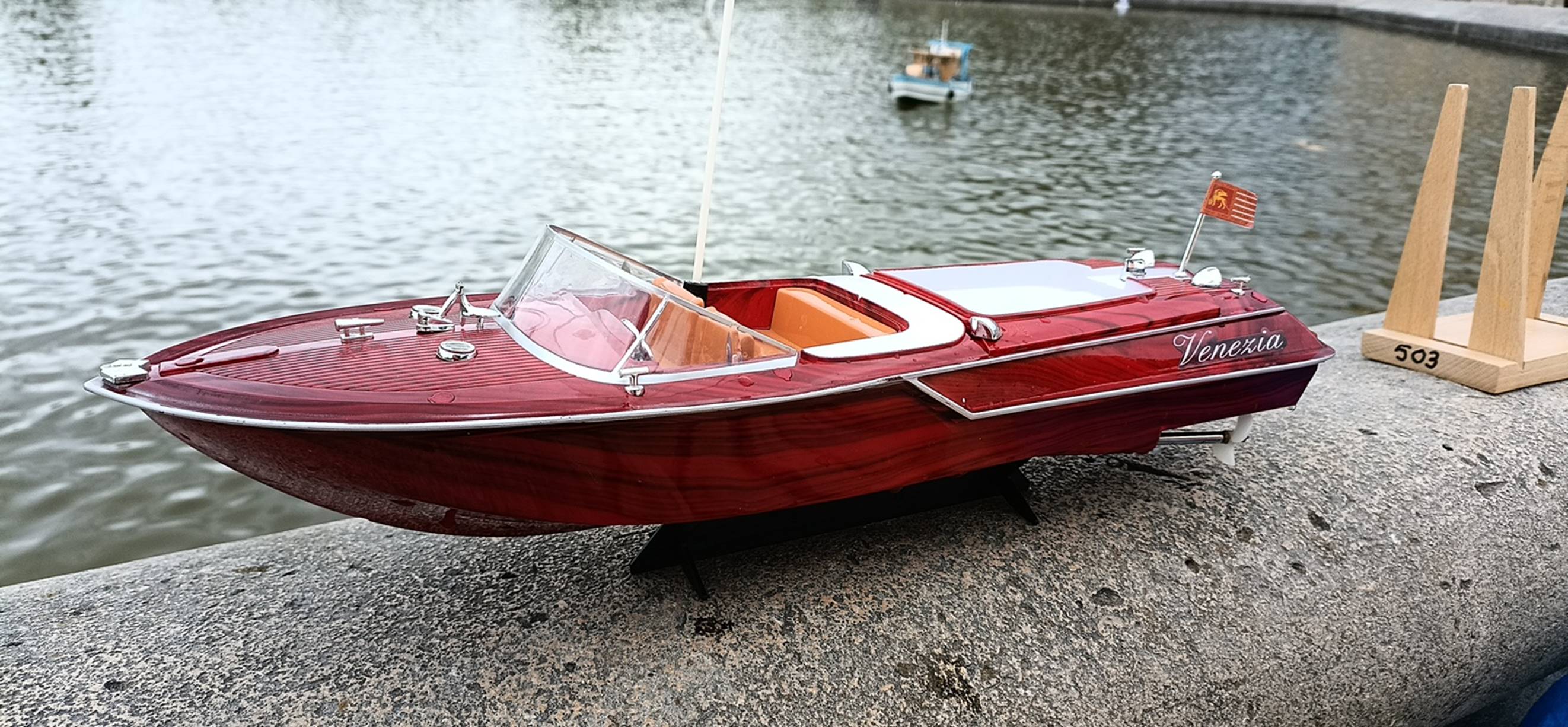 club nautique du luco jardin du Luxembourg Paris pond boat