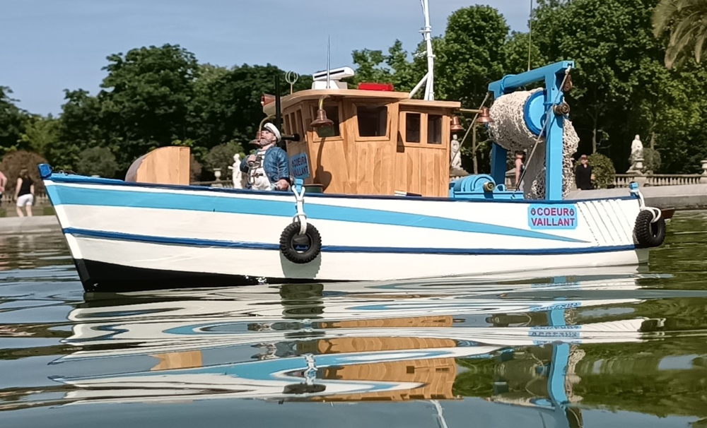 club nautique du luco jardin du Luxembourg Paris pond boat
