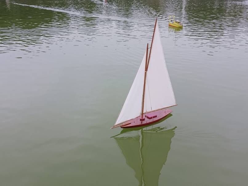club nautique du luco jardin du Luxembourg Paris pond boat