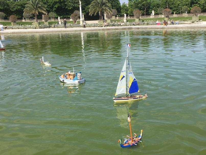 club nautique du luco jardin du Luxembourg Paris pond boat