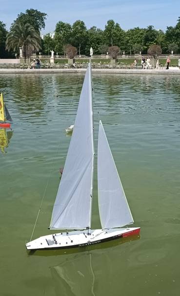 club nautique du luco jardin du Luxembourg Paris pond boat