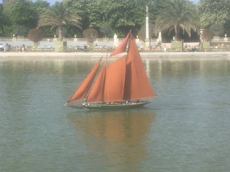 club nautique du luco jardin du Luxembourg Paris pond boat