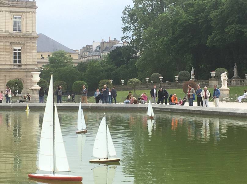 club nautique du luco jardin du Luxembourg Paris pond boat