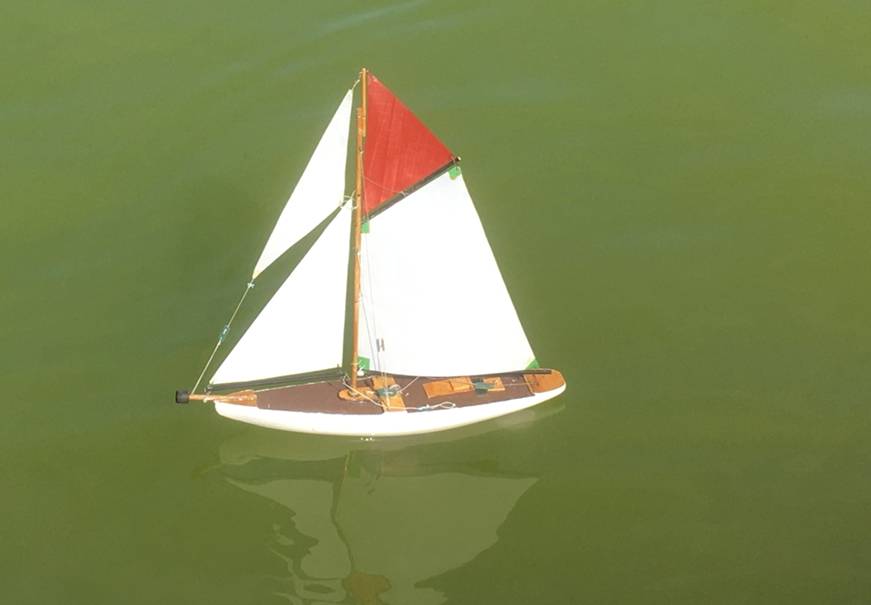 club nautique du luco jardin du Luxembourg Paris pond boat