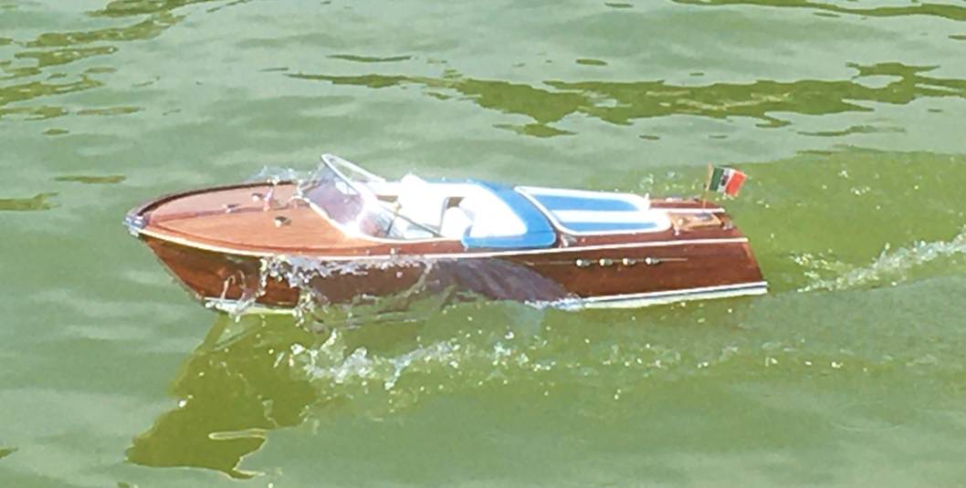 club nautique du luco jardin du Luxembourg Paris pond boat
