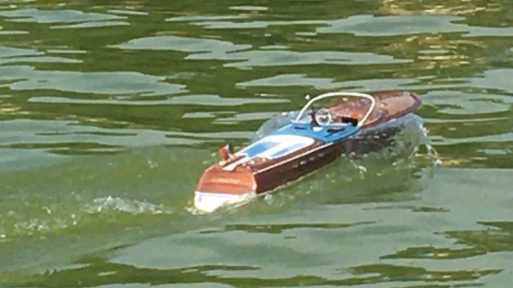 club nautique du luco jardin du Luxembourg Paris pond boat