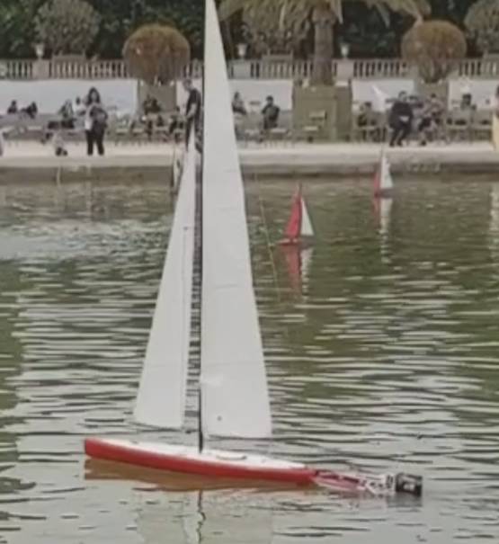 club nautique du luco jardin du Luxembourg Paris pond boat