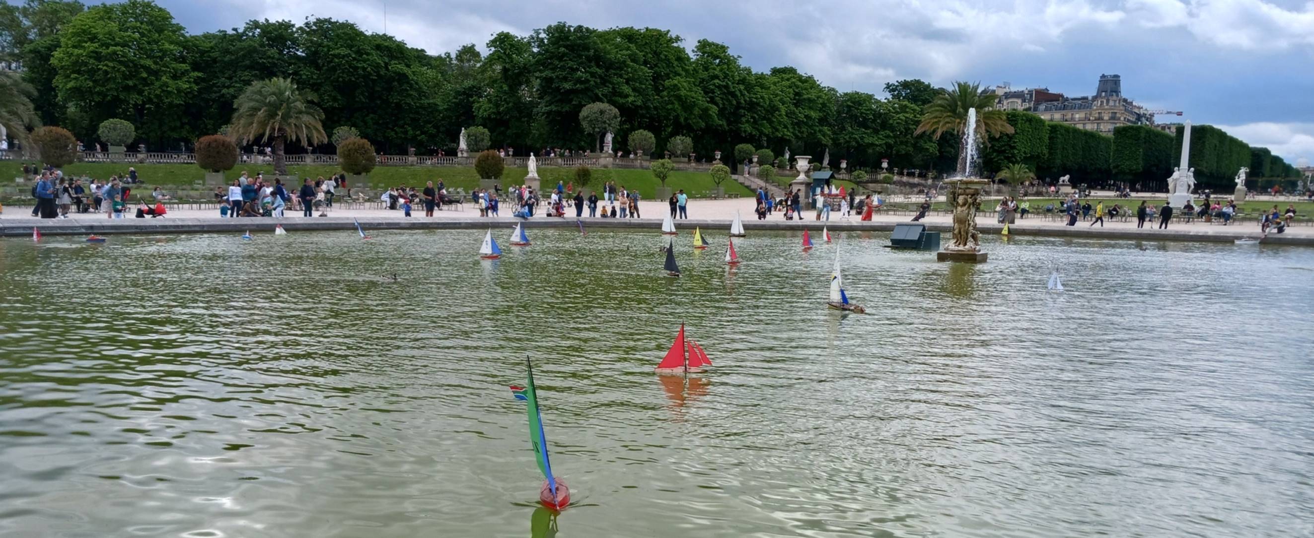 club nautique du luco jardin du Luxembourg Paris pond boat