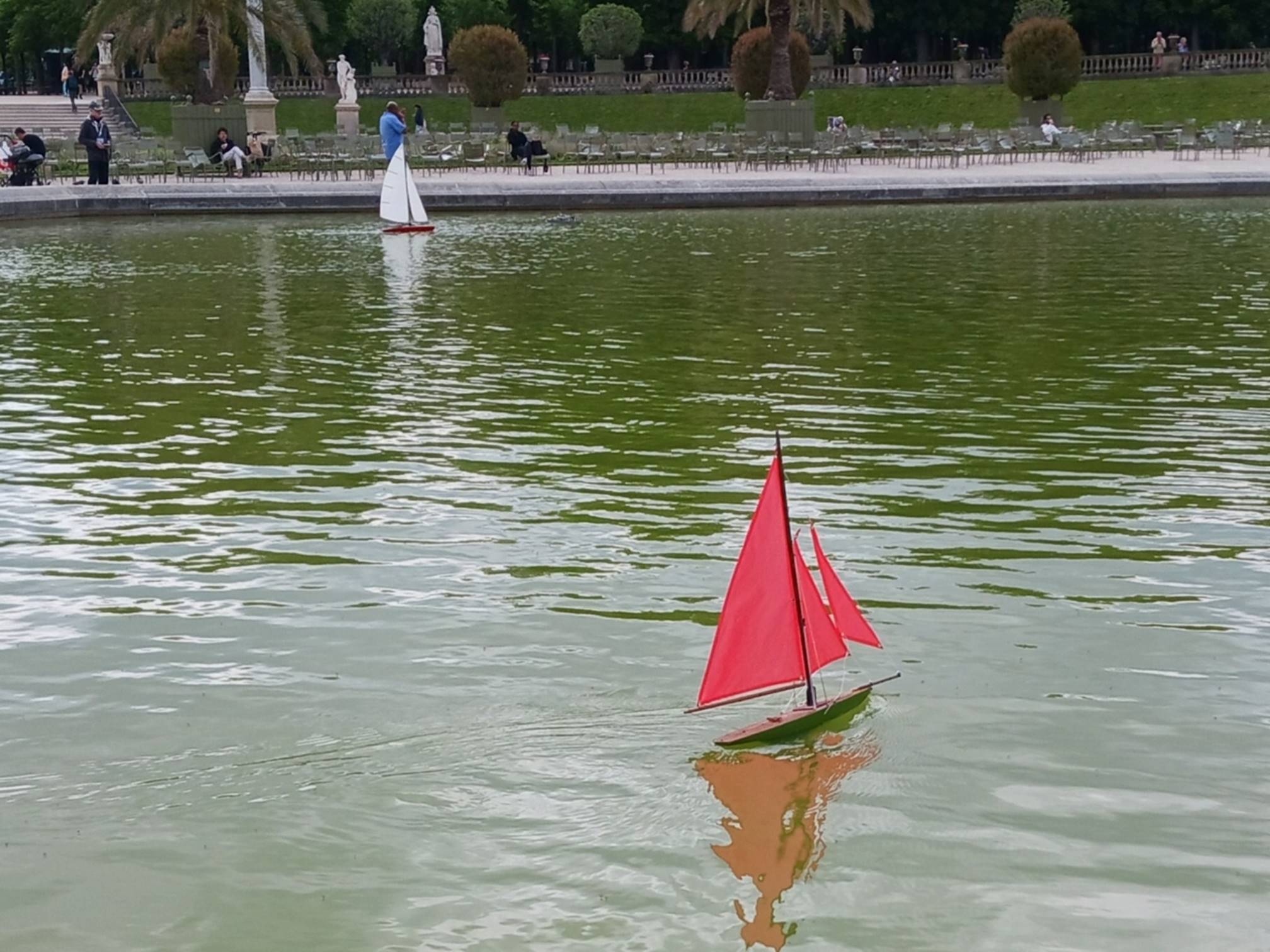 club nautique du luco jardin du Luxembourg Paris pond boat