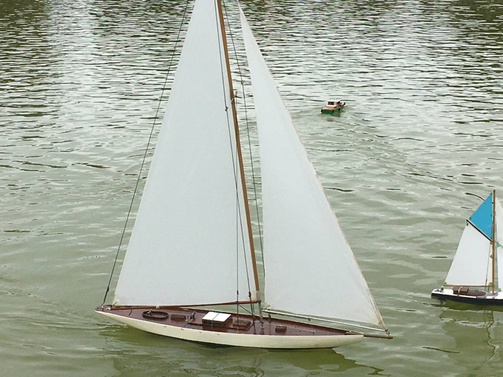 club nautique du luco jardin du Luxembourg Paris pond boat