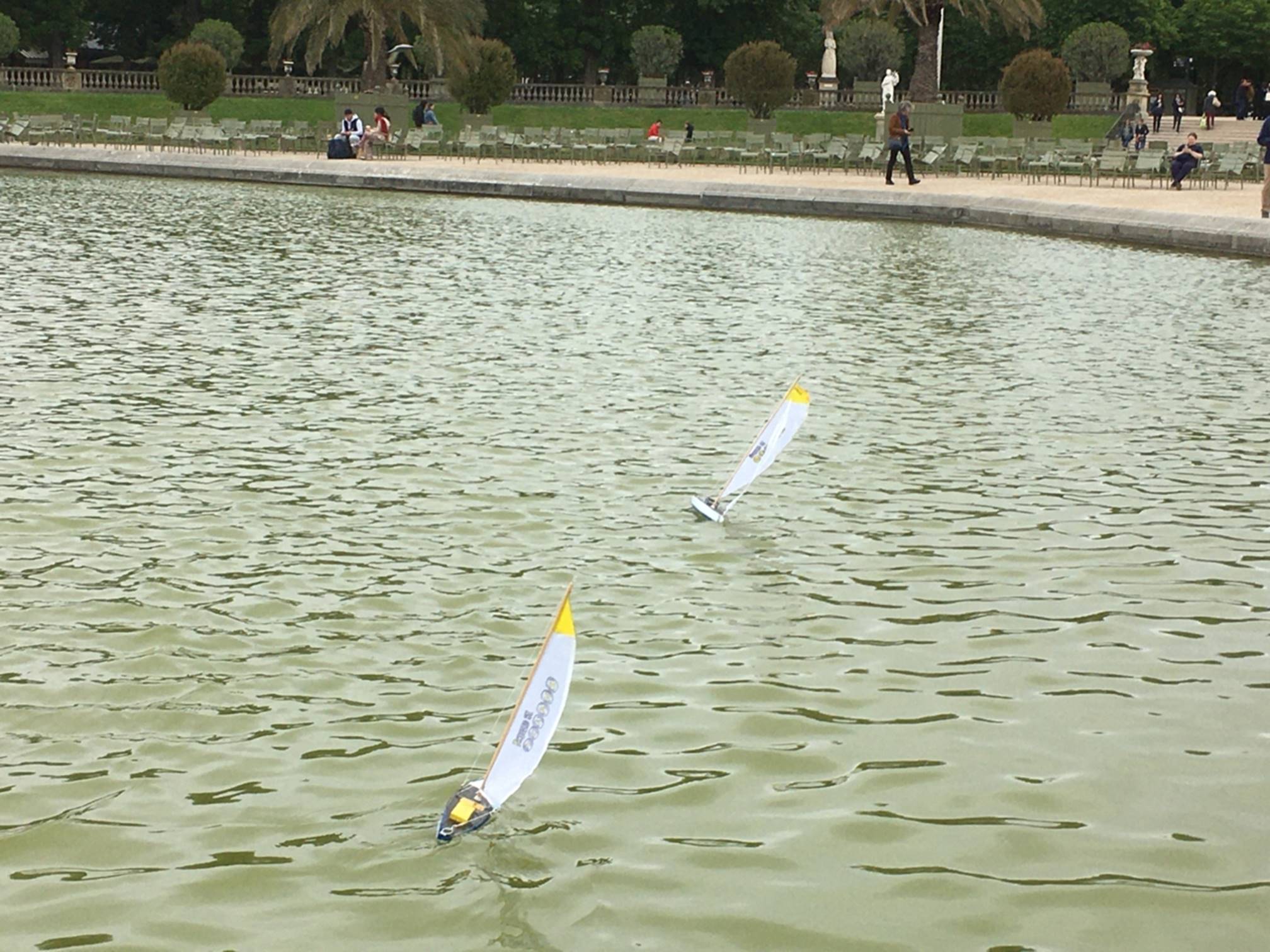 club nautique du luco jardin du Luxembourg Paris pond boat