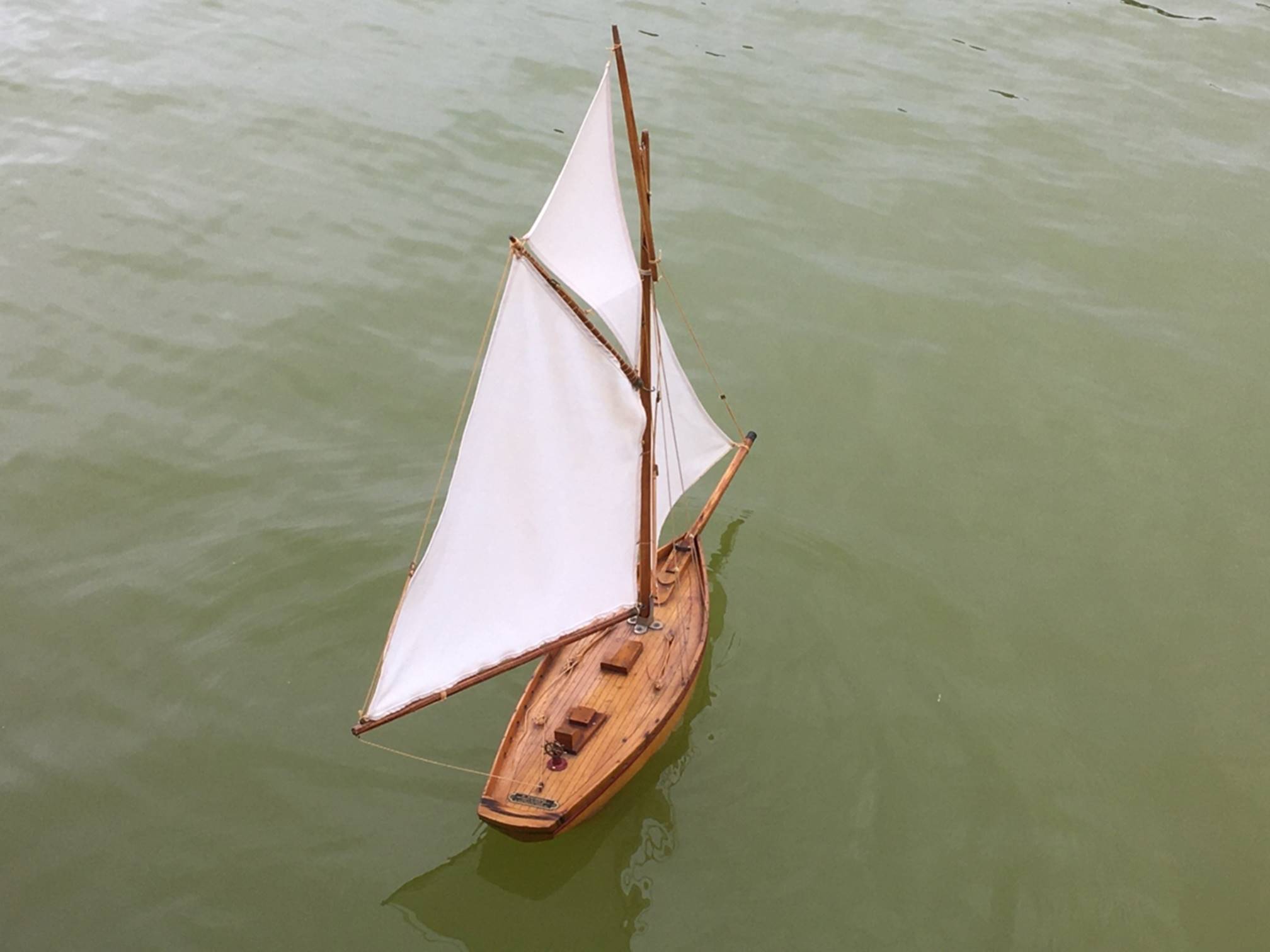 club nautique du luco jardin du Luxembourg Paris pond boat