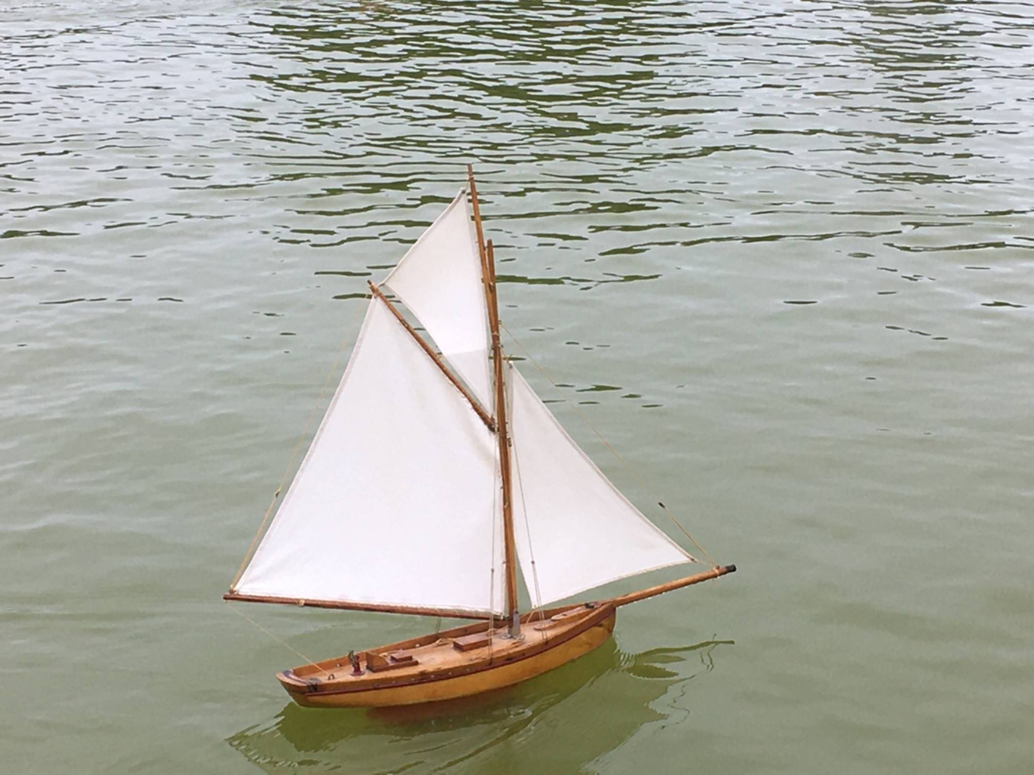 club nautique du luco jardin du Luxembourg Paris pond boat